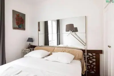Un ou plusieurs lits dans un hébergement de l'établissement Saint Benoît - KP - Lovely Apartment in St Germain-des-Prés for 4p
