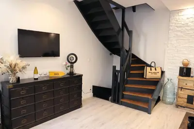 Télévision ou salle de divertissement dans l'établissement Love House - Maison entière et son jardin - Rare à Paris