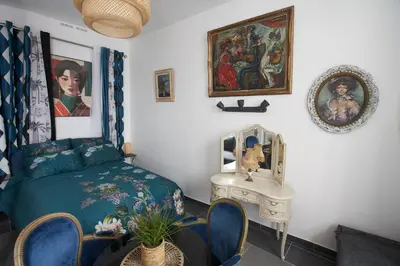 Coin salon dans l'établissement Paris est merveilleux - Buttes-Chaumont