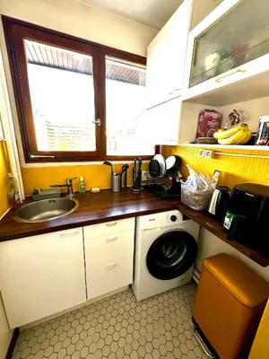 Cuisine ou kitchenette dans l'établissement Charming Parisian apartment in the 15th arrondissement