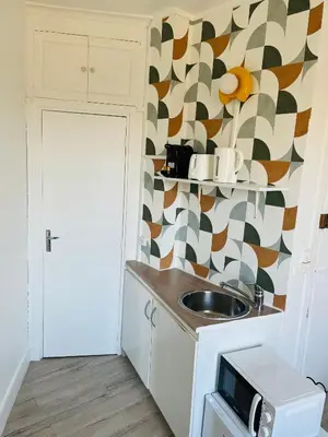Cuisine ou kitchenette dans l'établissement Place équipe au Coeur de Paris avec Vue sur l'Arc de Triomphe et la Tour Eiffel
