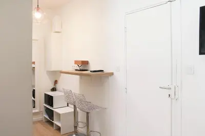 Télévision ou salle de divertissement dans l'établissement Studio - 2P - Champs Elysées