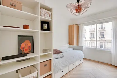 Un ou plusieurs lits dans un hébergement de l'établissement Charmant 3 pièces contemporain avec balcon ensoleillé
