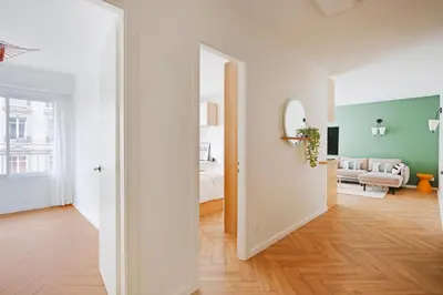 Un ou plusieurs lits dans un hébergement de l'établissement Charmant 3 pièces contemporain avec balcon ensoleillé