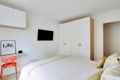 Un ou plusieurs lits dans un hébergement de l'établissement Charmant 3 pièces contemporain avec balcon ensoleillé