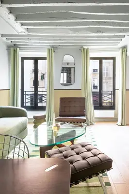 Coin salon dans l'établissement Appartement design et confortable au cœur du Marais