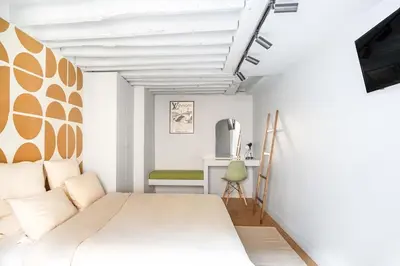 Un ou plusieurs lits dans un hébergement de l'établissement Appartement design et confortable au cœur du Marais