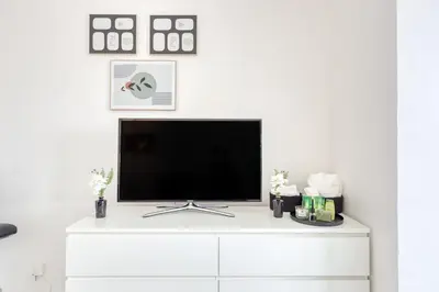 Télévision ou salle de divertissement dans l'établissement Hyper Centre Villejuif à côté du M7 proche de Paris