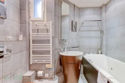 Salle de bains dans l'établissement Le Boursault - Stunning Penthouse, Terrace, Parking