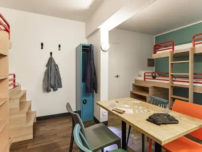 Coin salon dans l'établissement HotelF1 Paris Saint Ouen Marché Aux Puces