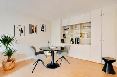 Cuisine ou kitchenette dans l'établissement Spacieux 2 pièces rénové avec terrasse et parking proche La Défense