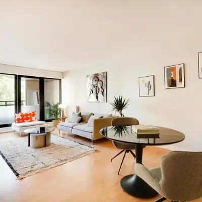 Spacieux 2 pièces rénové avec terrasse et parking proche La Défense