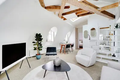 Télévision ou salle de divertissement dans l'établissement Loft d'exception Courcelles - parc Monceau