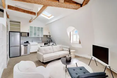Cuisine ou kitchenette dans l'établissement Loft d'exception Courcelles - parc Monceau