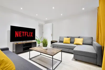 Plan de l'établissement Heart of Paris 1BR-6P Le Marais 8 Free Netflix