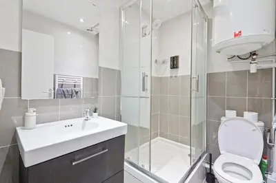 Plan de l'établissement Heart of Paris 1BR-6P Le Marais 8 Free Netflix