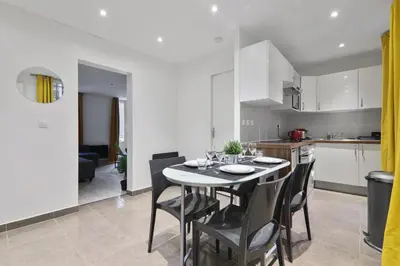 Plan de l'établissement Heart of Paris 1BR-6P Le Marais 8 Free Netflix