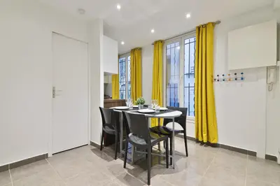 Plan de l'établissement Heart of Paris 1BR-6P Le Marais 8 Free Netflix