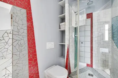 Salle de bains dans l'établissement Elegant 2 pièces moderne - rue du Colisée