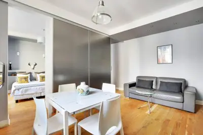 Coin salon dans l'établissement Elegant 2 pièces moderne - rue du Colisée
