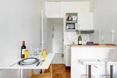Cuisine ou kitchenette dans l'établissement 511 Suite Suchet - Cosy studio in Paris 16th