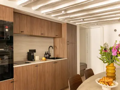 Cuisine ou kitchenette dans l'établissement Luxury apartment -2BR-6P- Musée du Louvre