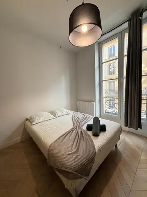 Un ou plusieurs lits dans un hébergement de l'établissement Appartement Marais Sentier