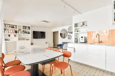 Cuisine ou kitchenette dans l'établissement Hidden gem in the heart of Paris' 11th district