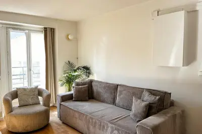 Coin salon dans l'établissement Bel appartement à Deux Pas du Canal Saint-Martin Métro 11-5-8