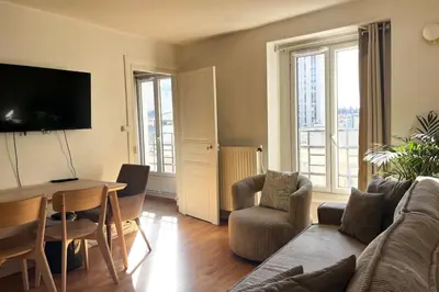 Coin salon dans l'établissement Bel appartement à Deux Pas du Canal Saint-Martin Métro 11-5-8