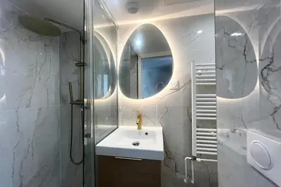 Salle de bains dans l'établissement Bel appartement à Deux Pas du Canal Saint-Martin Métro 11-5-8