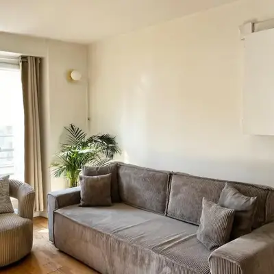 Charming Flat by Canal Saint-Martin Lines 1158