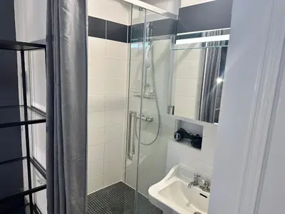 Salle de bains dans l'établissement HSH - LE CHAPELAIS CLICHY MONTMARTe