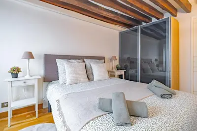 Un ou plusieurs lits dans un hébergement de l'établissement Apt Grands Boulevards 4 Guests