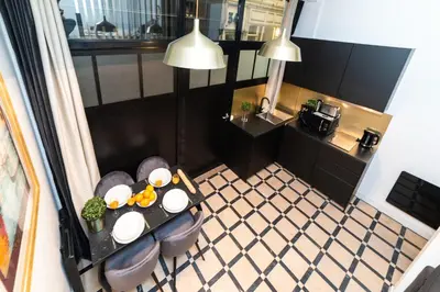 Cuisine ou kitchenette dans l'établissement Triplex 50 m2 - Montorgueil & Marais