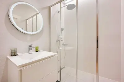 Salle de bains dans l'établissement Superb apartment with terrace 2BR 4P Trocadero