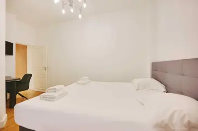 Un ou plusieurs lits dans un hébergement de l'établissement Superb apartment with terrace 2BR 4P Trocadero