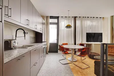 Cuisine ou kitchenette dans l'établissement Pick A Flat's apartment in Monmartre - Rue Etex