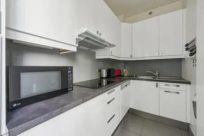 Cuisine ou kitchenette dans l'établissement Branly - Franco Russe 1bdr B'Your Home