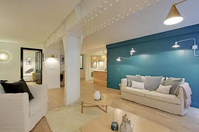 Coin salon dans l'établissement 2 appartements en 1 - Superbe logement près du Louvre l 12P