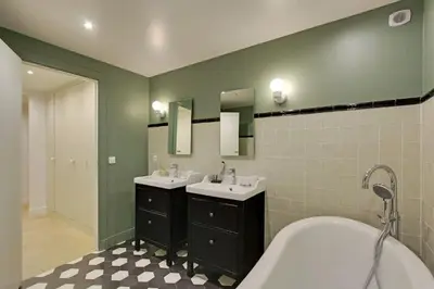 Salle de bains dans l'établissement 2 appartements en 1 - Superbe logement près du Louvre l 12P