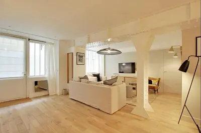 Télévision ou salle de divertissement dans l'établissement 2 appartements en 1 - Superbe logement près du Louvre l 12P