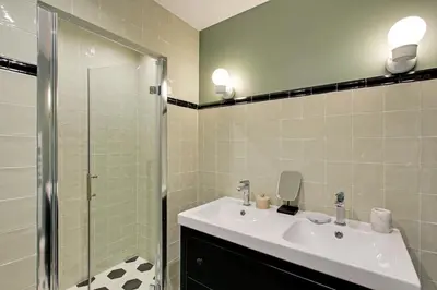 Salle de bains dans l'établissement 2 appartements en 1 - Superbe logement près du Louvre l 12P