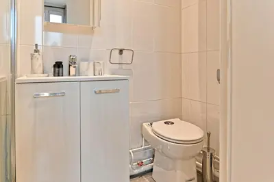 Salle de bains dans l'établissement Studio élégant à Neuilly entre Paris et La Défense