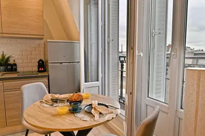 Cuisine ou kitchenette dans l'établissement Studio élégant à Neuilly entre Paris et La Défense