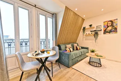 Coin salon dans l'établissement Studio élégant à Neuilly entre Paris et La Défense