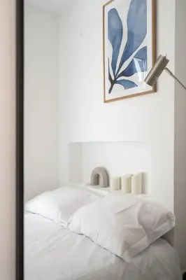 Un ou plusieurs lits dans un hébergement de l'établissement Cosy 1BR, Newly Renovated - Clichy | By Airnest