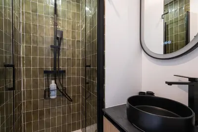Salle de bains dans l'établissement Cosy 1BR, Newly Renovated - Clichy | By Airnest