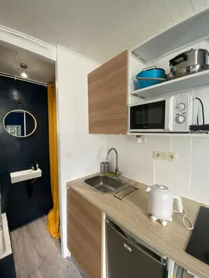 Cuisine ou kitchenette dans l'établissement Beautiful Studio