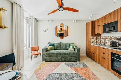 Cuisine ou kitchenette dans l'établissement Appartement central 2BDR - 6P le Marais